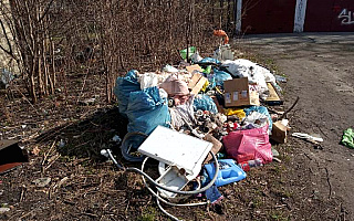 W Elblągu trwa walka z nielegalnymi wysypiskami śmieci. Służby podkreślają: mieszkańcy są czujni i sami zwracają uwagę